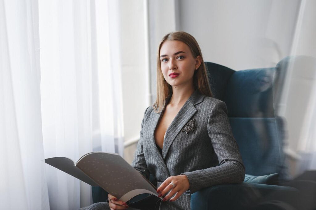 woman, reading, office-5868156.jpg